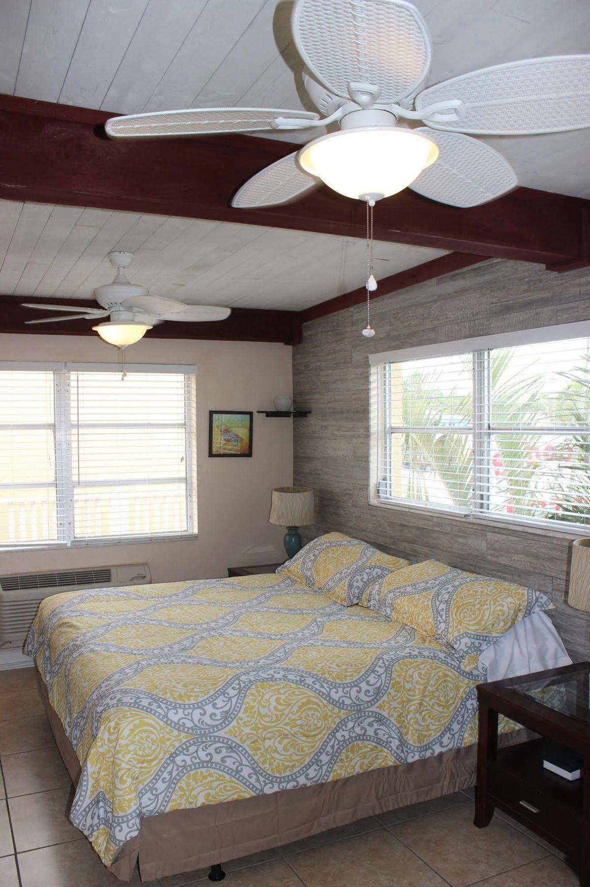 Schooner Hotel St. Pete Beach Eksteriør billede
