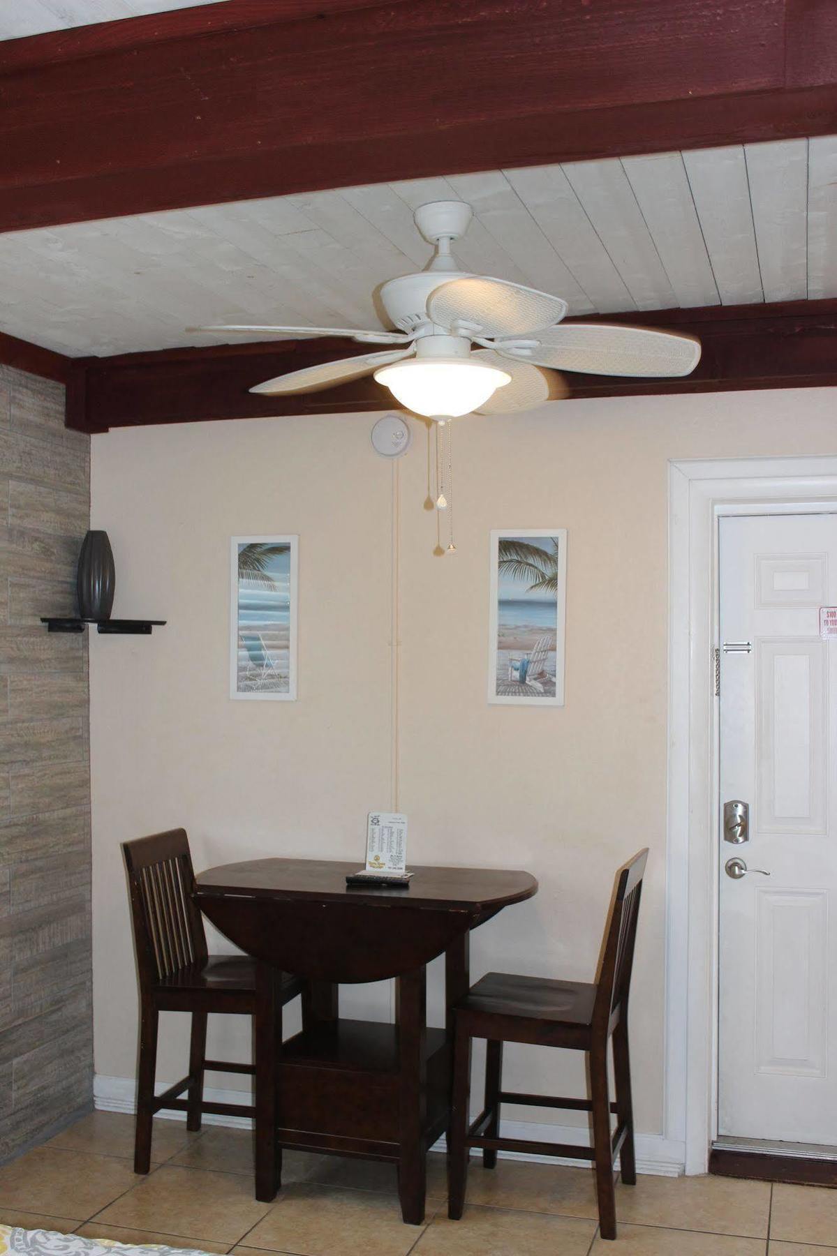 Schooner Hotel St. Pete Beach Eksteriør billede